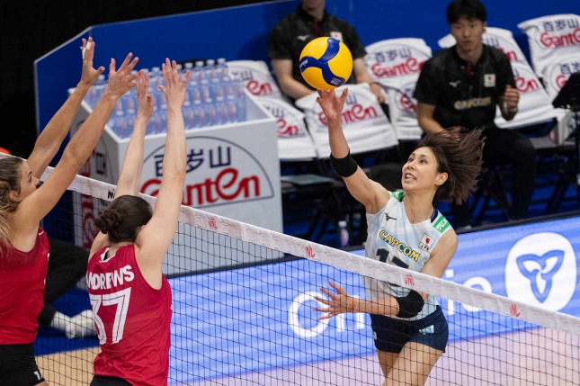 女子日本代表、開催国のカナダにストレート勝利。和田由紀子がセルビア戦に続き活躍し、20得点　VNL