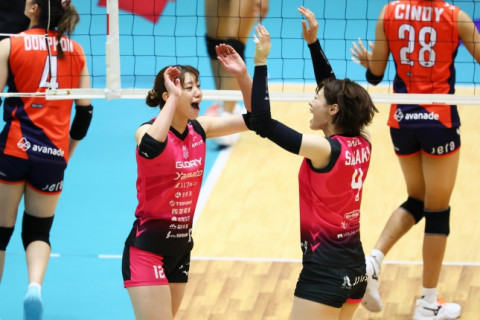 姫路とKUROBEが開幕6連勝でNEC川崎に並ぶ。ポイントの差で姫路が首位に　SV女子 サムネイル
