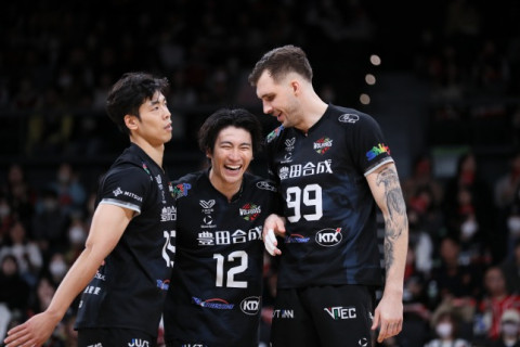 上位3チームがホームで白星を重ねる。大阪Bとサントリーがともに3-0で10勝目、WD名古屋がフルセットの末8勝目　SV男子 サムネイル