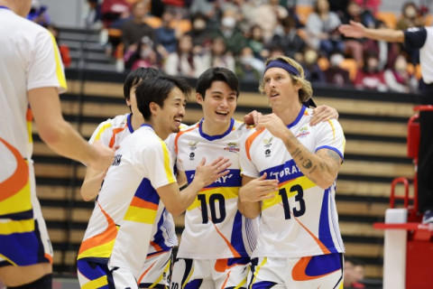 東レ静岡がVC長野にフルセット勝利し、念願の2勝目。大阪Bとサントリーが6勝目、広島THが5勝目を挙げる　SV男子 サムネイル