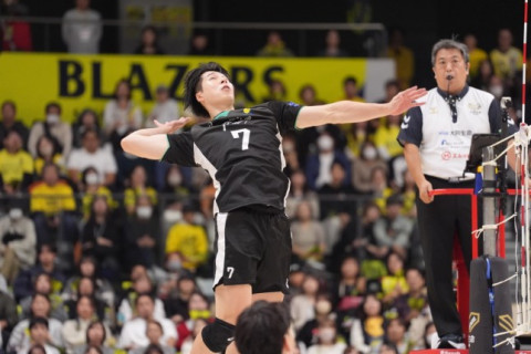広島TH・新井雄大「コンディション自体は悪くなかったが、落ちてる時でも自分を信じて使い続けてくれた監督、スタッフに感謝をしたい」 SV男子会見 サムネイル