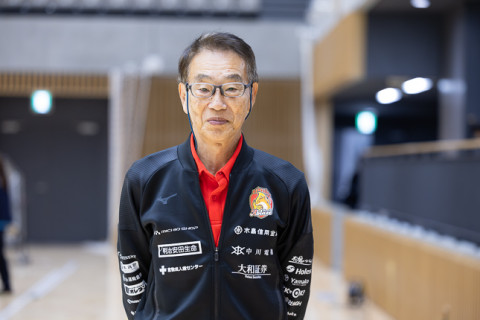 倉敷アブレイズ・吉田敏明監督「バレーボールが大好きな選手たちに戦術の楽しさも伝えたい」　V女子 サムネイル