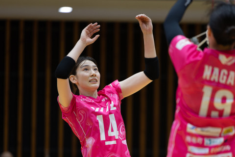 アルテミス北海道が連日フルセットの善戦。東京サンビームズは切り札”ミドル”小泉海藍で辛くも逃げ切る　V女子 サムネイル
