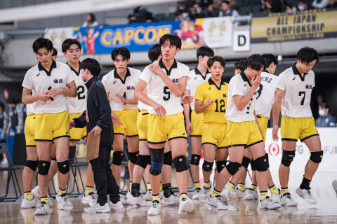鎮西高がVリーグ西地区首位のV三重に3-1で勝利。先月急逝の畑野久雄監督と目指した高校3冠に向け、弾み。大会初出場のR栃木が京産大に競り勝ち、初白星　天皇杯 サムネイル