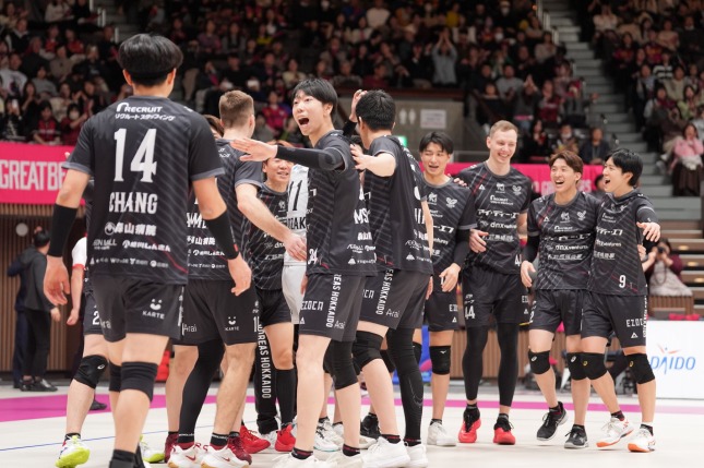 ヴォレアスと日鉄堺BZがアウェイでフルセット勝利。日鉄堺BZは7位に浮上　SV男子
