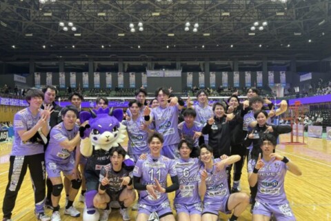 東地区はR栃木がサンガイアに3-0で勝利し、17勝目。西地区はT碧南が近畿にフルセット勝利で18勝目　V男子 サムネイル