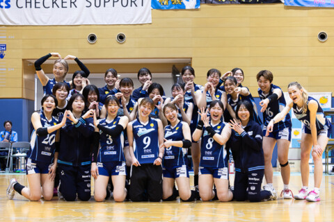 東京サンビームズがホームで快勝。ミドル・小泉海藍、セッター・野口夕詠「どんなに合わなくてもミドルを使うと約束して試合に入った」　V女子 サムネイル