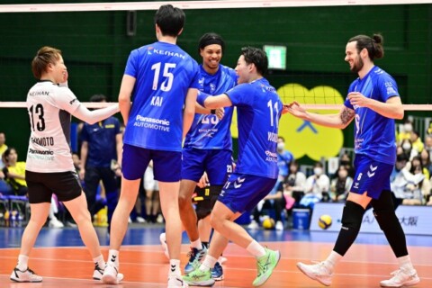 サントリー、大阪Bがともにストレート勝利し、レギュラーシーズン優勝決定は最終節に持ち越し　SV男子 サムネイル