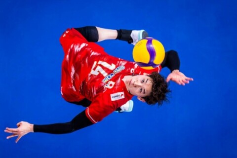 日本男子、熱波の中セルビアに勝利で開幕5連勝　石川祐希のサーブで連続ブレイク「自分も試合カンを戻してきているし髙橋藍選手のサーブで4セット目流れをとれた」　VNL サムネイル