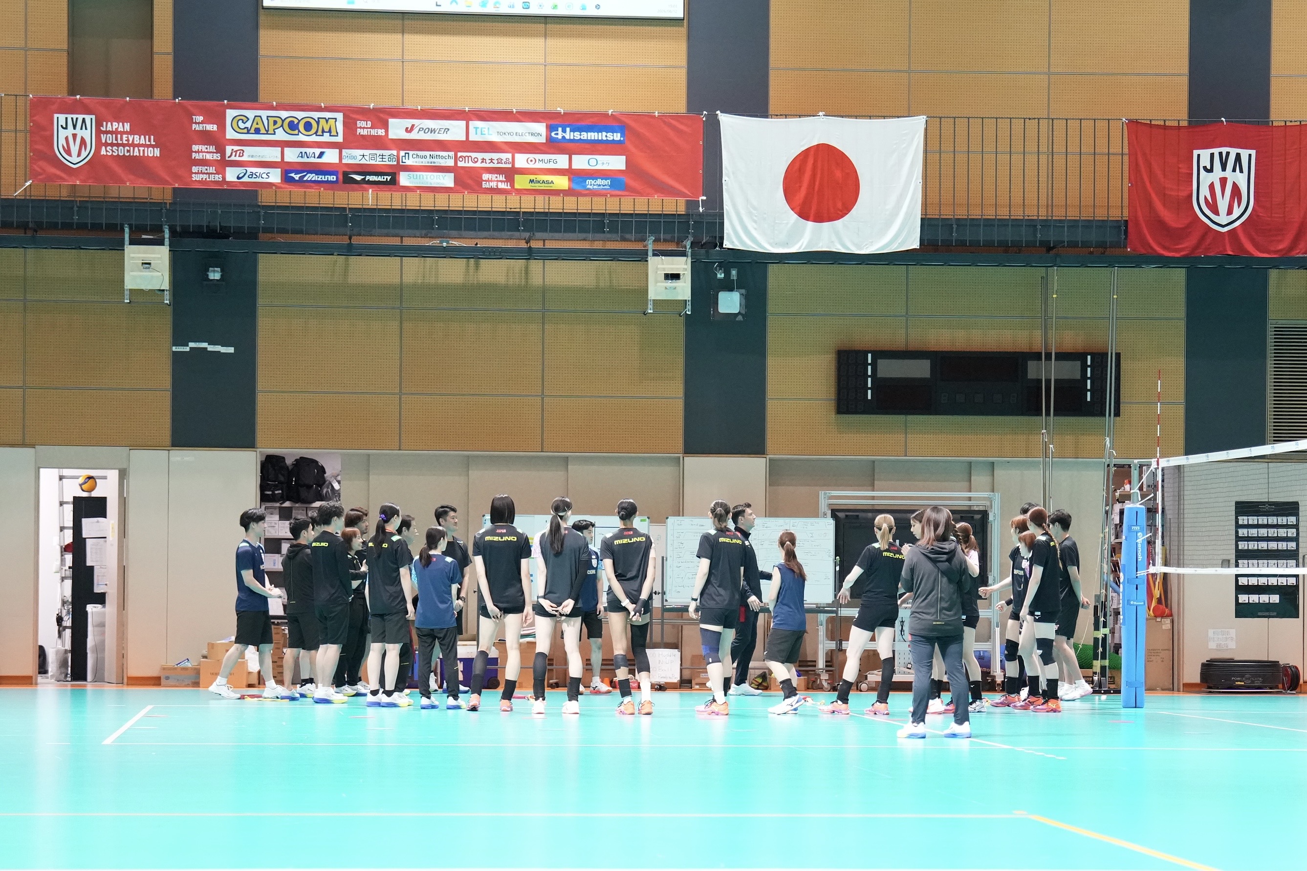 女子日本代表が公開練習と囲み取材を実施。出席者は石川真佑主将ら14人