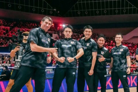 主将・石川祐希の求心力と髙橋藍の「急成長」が引き寄せる勝利。ロラン・ティリ監督が語る過酷な日程で挑む準決勝・韓国戦への思い サムネイル