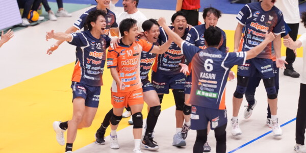 F鹿児島が日鉄堺BZに3-2で勝利し、SV昇格後初白星。ヴォレアスもサントリーにフルセット勝利。松本TD、STINGS愛知、WD名古屋はホームで開幕2連勝　SV男子