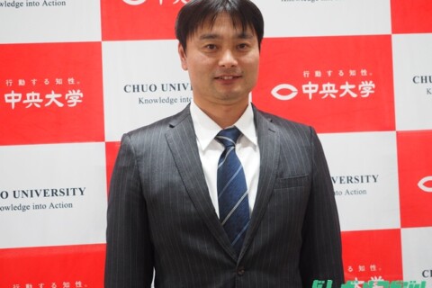 【監督に聞く】ビジネスの世界から母校の指揮官へ。中央大学バレー部・野沢憲治監督が描く「同期との絆」と「世界を見据えた指導」 サムネイル