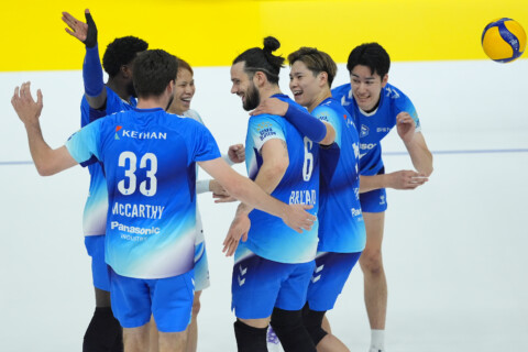 全チームが開幕を迎える。前回覇者の大阪Bは山本智大の地元で初戦勝利。サントリーなどホームの5チームが白星発進　SV男子 サムネイル