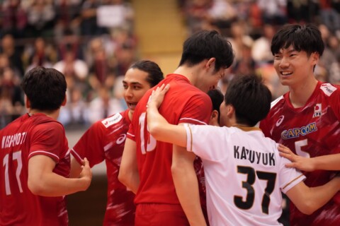 【アジア大会バレー】日本男子、イランに競り合うも銀メダルに終わる。大塚「最後自分のミスで負けて悔しい。ただやりきった感もある」 サムネイル